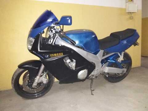 YAMAHA FZR 