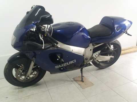 SUZUKI GSX 