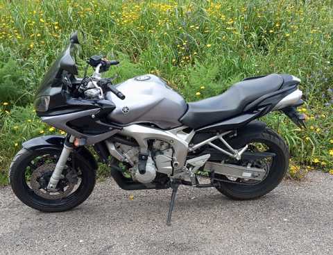 YAMAHA FZS 